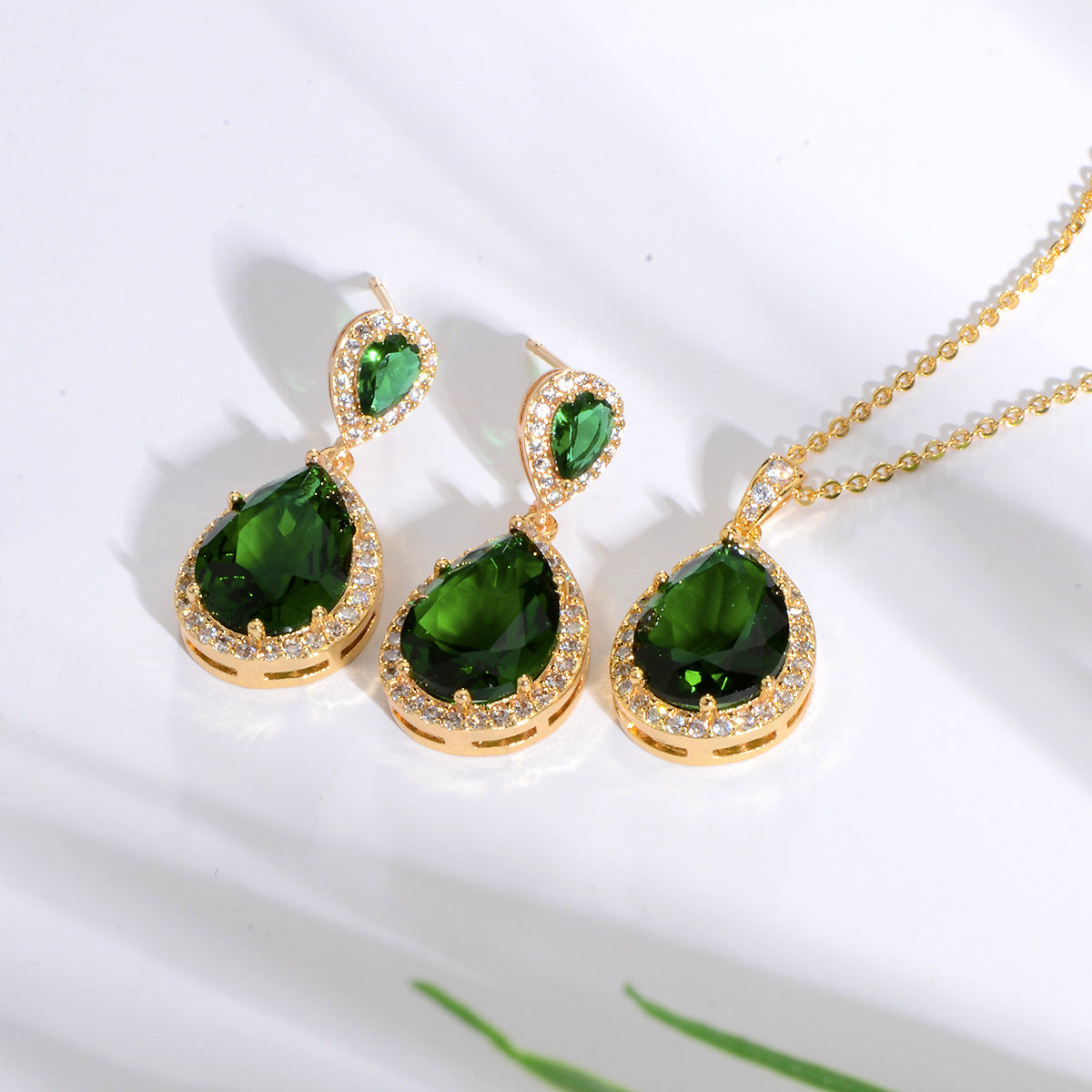 Big Bright Zircon, Water Drops Necklace And Eardrops Suit For Brides