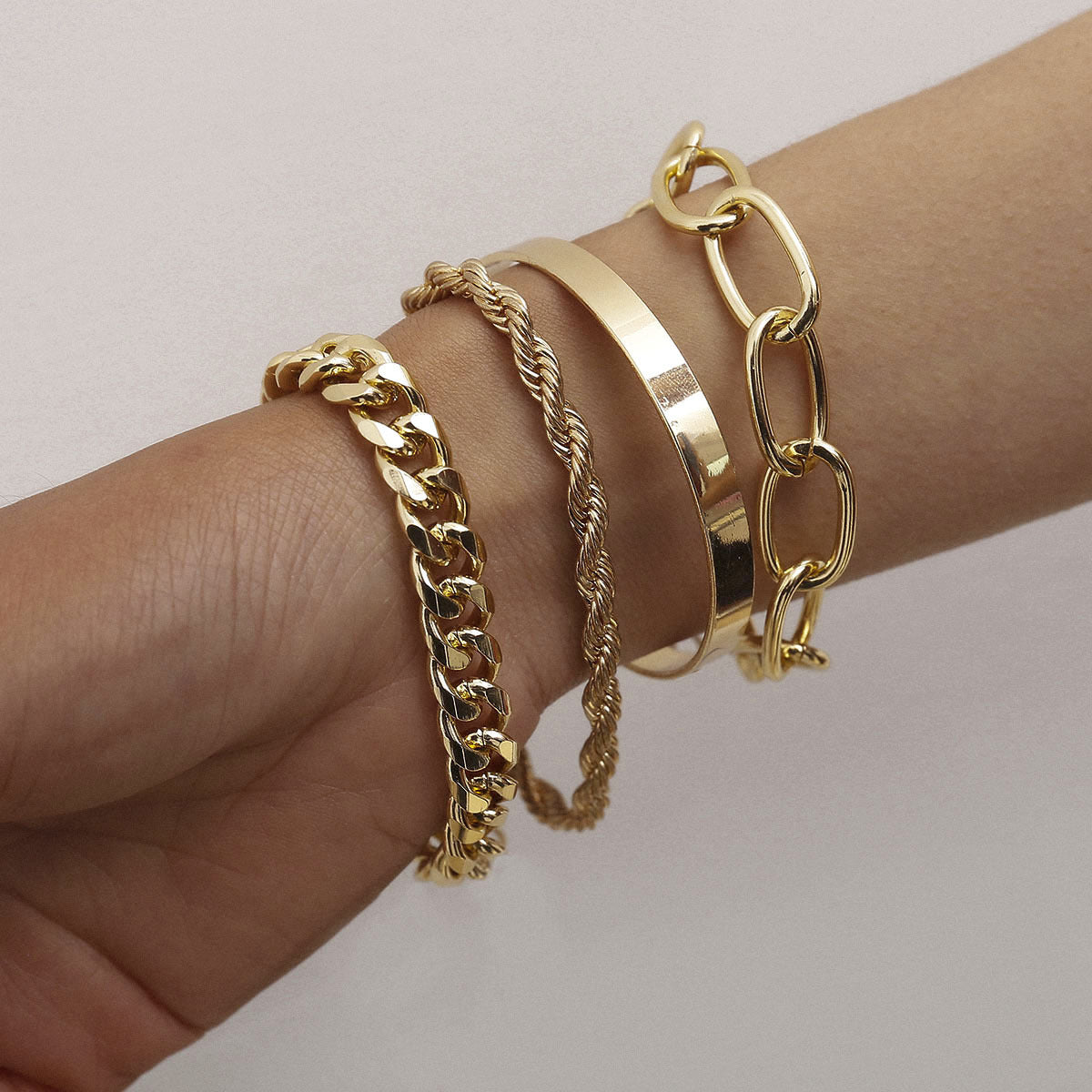 O-shaped Chain Cover Bracelet