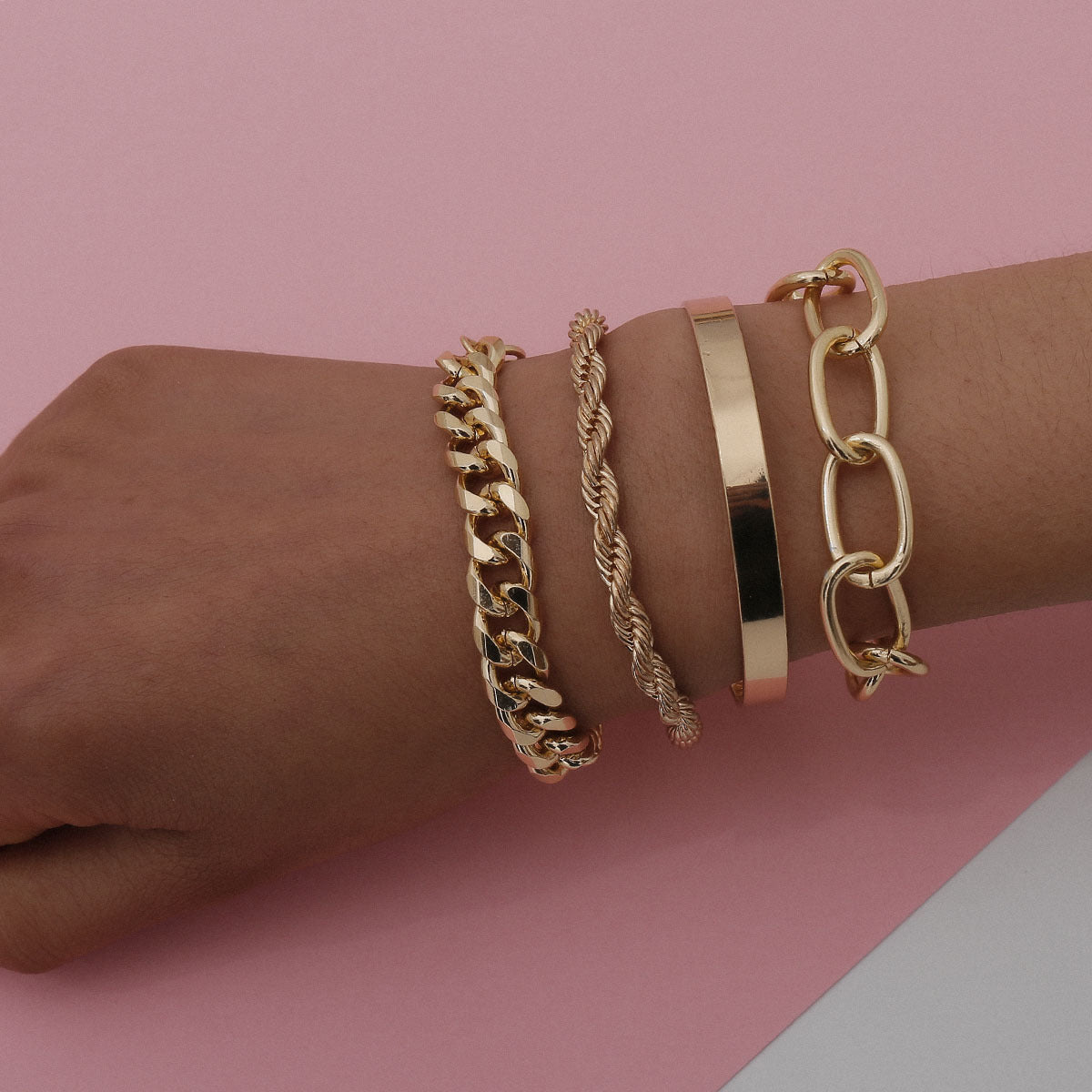 O-shaped Chain Cover Bracelet