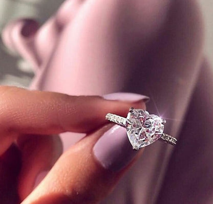 Inlaid AAA Zircon Heart-shaped Ring
