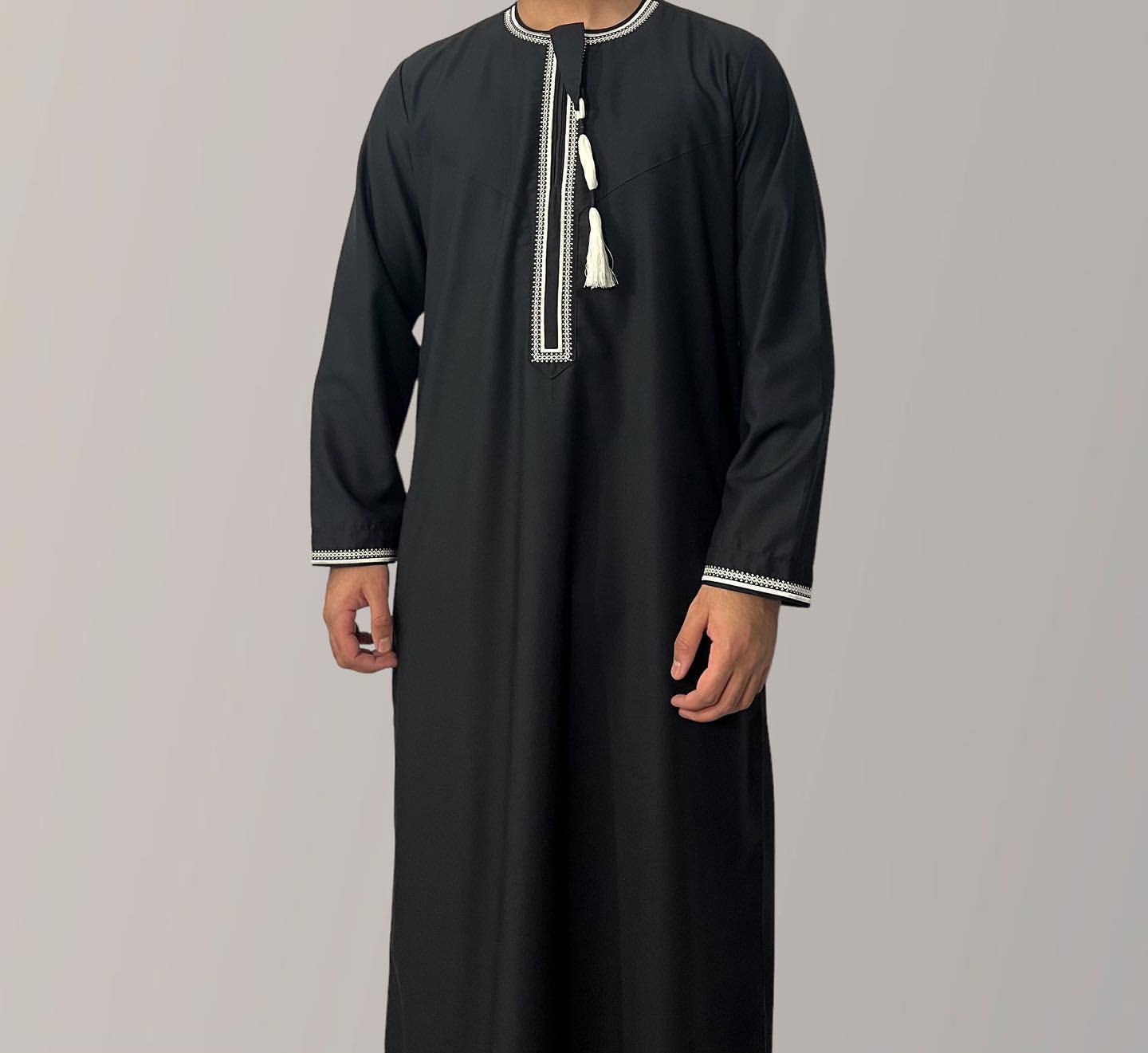 Solid Color Round Neck Embroidered Thick Tassel Oman Gowns For Men