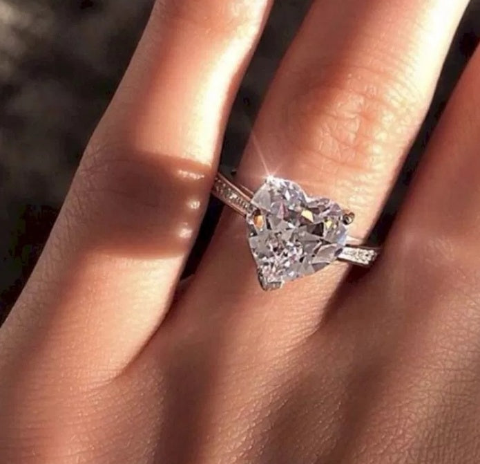 Inlaid AAA Zircon Heart-shaped Ring